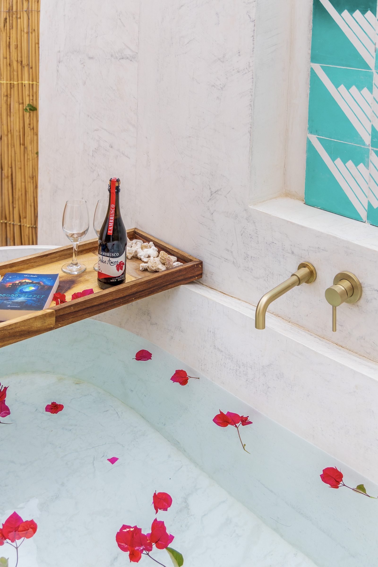 La Tina bathtub